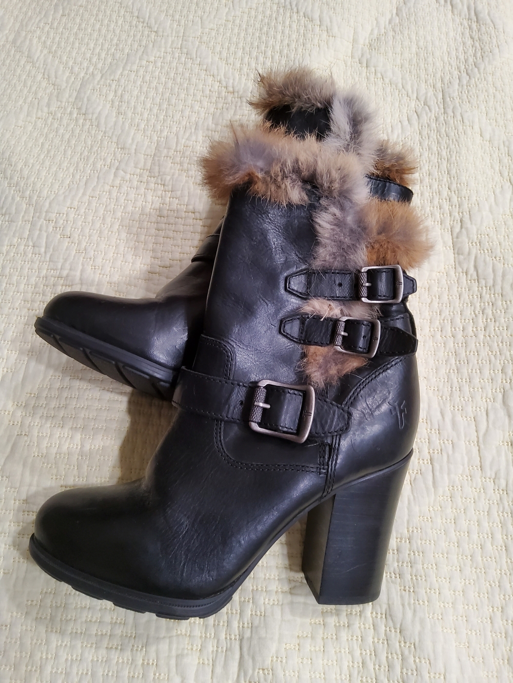 Frye Penny Black Leather Fur Trim Buckle Ankle Boots Size 6